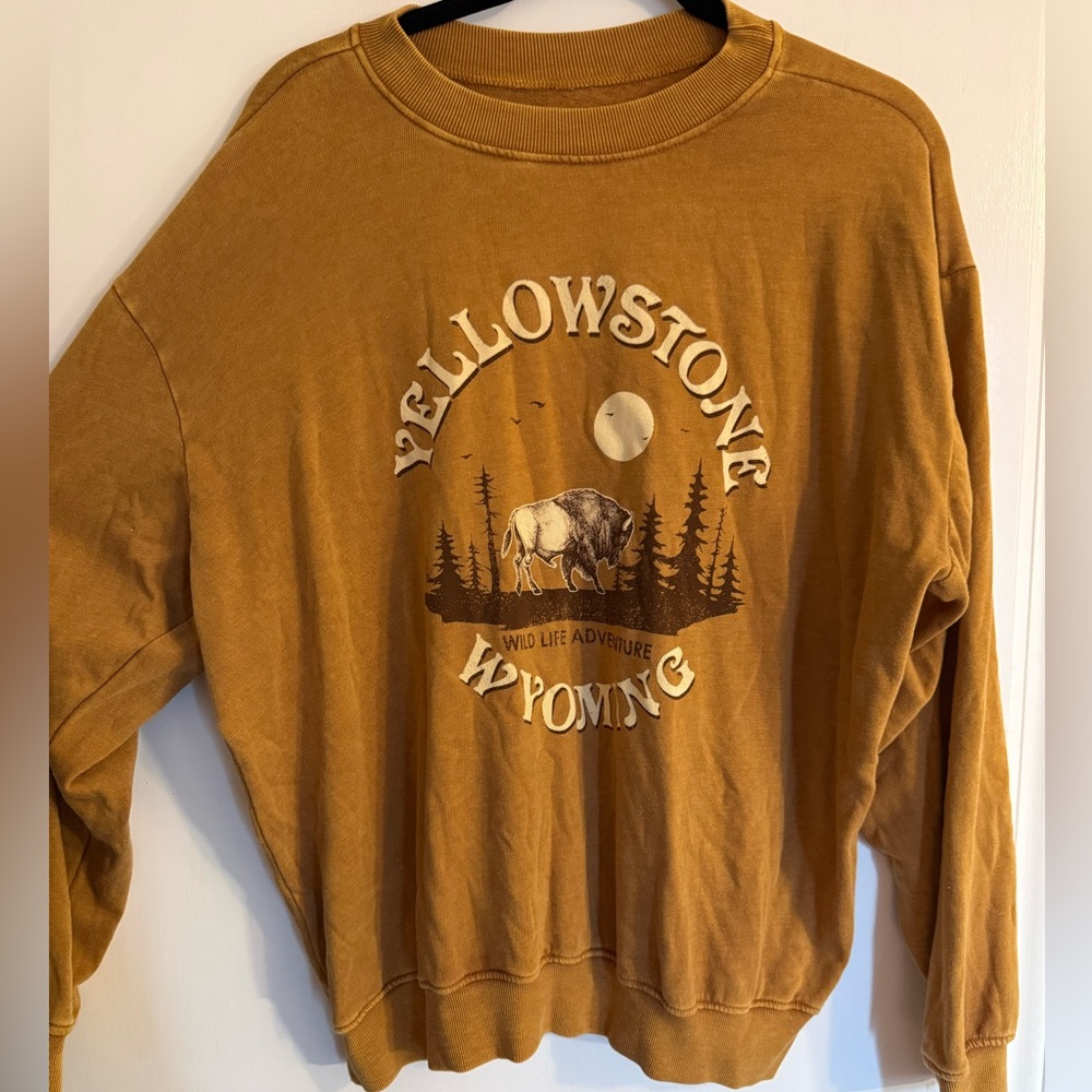 Yellowstone Wyoming Adventure Men's Crewneck Sweater